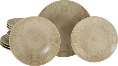 A set of ceramic plates with a concentric ring pattern.