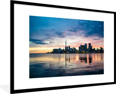 Produktbild von MuchoWow® Gerahmtes Poster Sonnenuntergang hinter der kanadischen Stadt Toronto 90x60 cm - Poster mit Schwarzem Bilderrahmen Wandposter Rahmen Foto Bilder - Wanddekoration - Fotos