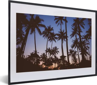 Produktbild von MuchoWow® Gerahmtes Poster Palme - Tropisch - Sommer - Himmel 40x30 cm - Poster mit Schwarzem Bilderrahmen Wandposter Rahmen Foto Bilder - Bilderrahmen - Poster im Rahmen