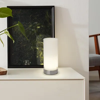Produktbild von Dekorative Tischlampe in weiß mit chrom