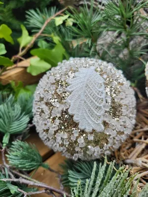 Produktbild von Boho Christbaumkugel Chandi, mit Blätterspitze