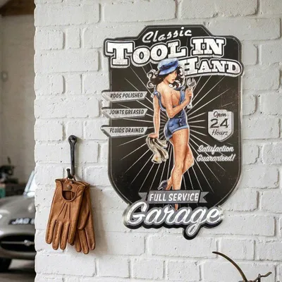 Produktbild von Blechschild Werkstattmotiv aus Eisen, gestanzt im Used-Look, H.45 cm