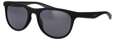 Image de Nike lunettes de soleil en plastique noir DQ0792 53010
