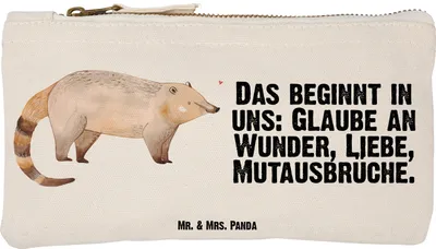 Produktbild von Mr. & Mrs. Panda Kosmetiktasche Nasenbaer Größe S Klein - Weiß - Geschenk, Waschtasche, Bär, Lustige Sprüche, Nasenbären, Mäppchen, Federtasche, Schlamper, Nasenbär