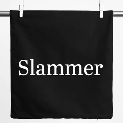 Produktbild von Huuraa Kissenbezug Slammer Schriftzug 40x40cm Black Baumwolle Dekokissenbezug Geschenkidee