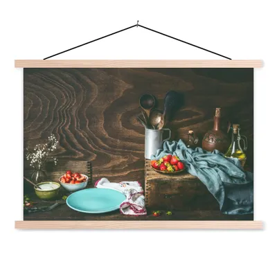 Produktbild von MuchoWow® Textilposter Rustikal - Obst - Küchenutensilien - Erdbeere 120x80 cm mit holzfarbenen Rahmen - Aufhängeset