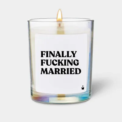 Produktbild von ChattyCandles Duftkerze Woody finally fucking married