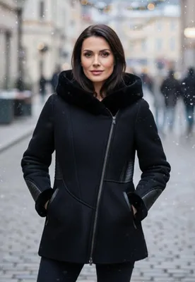 Produktbild von Lammfelljacke mit Kapuze und Ledereinsätzen - natürlich warm & stilvoll - Größe: XXL | Farbe: Schwarz