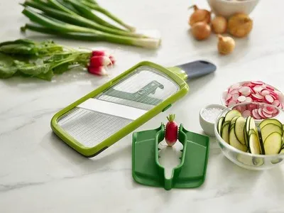 Immagine prodotto di Set da 2 pezzi per la preparazione di alimenti e verdure, grattugia e mandolina, verde/giallo