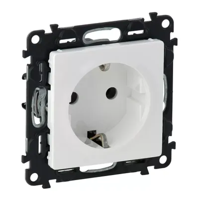 Image de Legrand Valena Life Prise avec protection renforcée contre les contacts accidentels Ultra blanc 753109