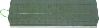 Produktbild von OASIS® Nass Steckschwamm Raquette Alyvia, EcoBase Hartschwammboden, Gitter, grün, 41x11x8,5cm - Nasssteckschaum