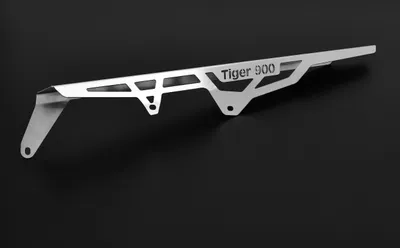 Obrázek produktu pro Ochranný kryt řetězu kompatibilní s Triumph Tiger 900 Logo stříbrný