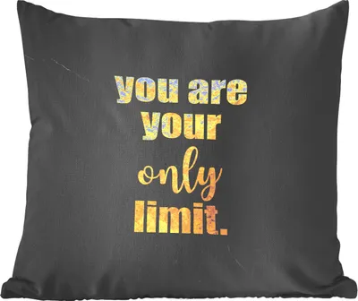 Produktbild von MuchoWow® Zierkissen Sofakissen Wohnzimmer Dekokissen 50x50 cm Zitate - Motivation - Gold - Schwarz - Komfort - Sofakissen