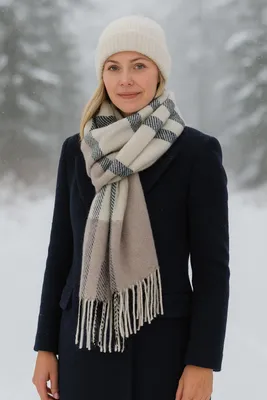 Produktbild von Warmer Schal SuperSofty mit Karomuster, elegant und warm von collezione alessandro
