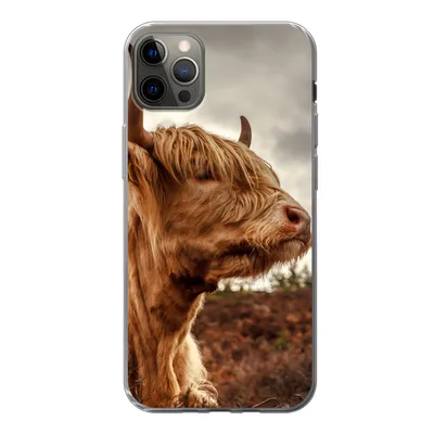 Produktbild von MuchoWow® Handyhülle Schutzhülle Hülle für iPhone 12 Pro Max Scottish Highlander - Strauch - Heidekraut Silikon Softcase Handy Hülle - Hartschale