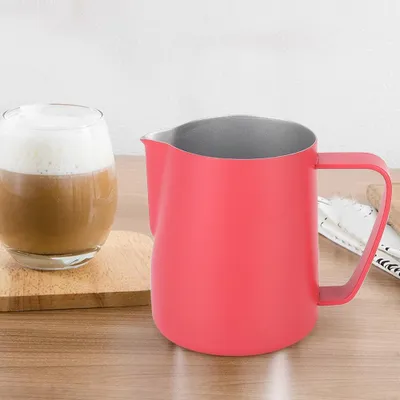 Imagen del producto de Jarra de acero inoxidable de 350 ml para espumar leche, ideal para preparar café con leche. Contenedor tipo taza, utensilio para café, color rosa