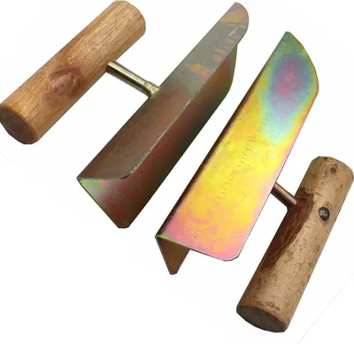 Produktbild von Winkelspatel aus Kohlenstoffstahl mit Holzgriff, Inneneckenkelle und Außeneckenkelle 145x38 mm