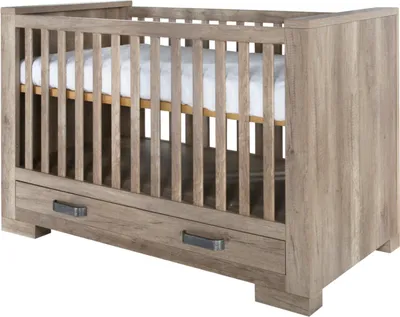 Produktbild von Kidsmill Brent Babybett mit Schublade Oldwood 70 x 140 cm | Komplettes Babyzimmer