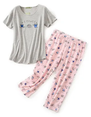 Imagen del producto de Conjunto de pijama de mujer con camiseta de manga corta y pantalón capri