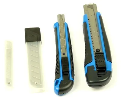 Produktbild von Abbrechmesser Cuttermesser mit Metallführung 2 Stück mit Ersatzklingen