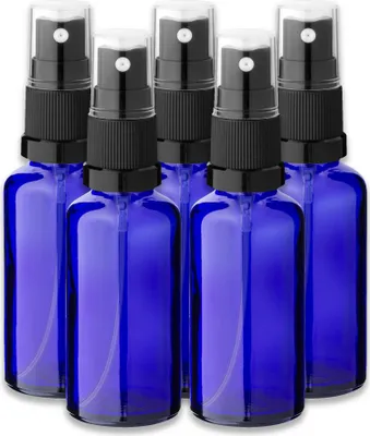 Produktbild von 5x Blaue Glasflasche 50 ml mit schwarzem Zerstäuber Sprükopf Pumpspray