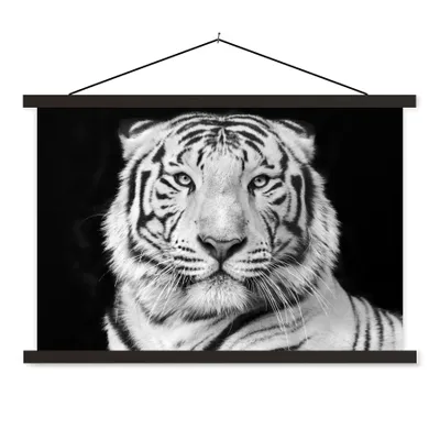 Produktbild von MuchoWow® Textilposter Tiger - Schwarz - Weiß - Porträt - Tiere 60x40 cm mit schwarzem Rahmen - Hölzernes