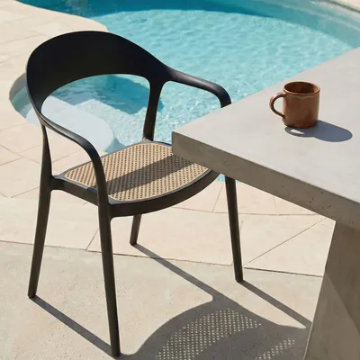 Produktbild von Gartenstühle LAVANDA 6er Set stapelbar aus hochwertigem Kunststoff in Schwarz. Outdoor Stühle mit Wiener Geflecht Optik. Wetterfestes & UV-beständiges Material für Balkon, Terrasse & Garten.