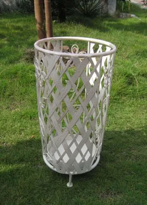 Zdjęcie produktu dla Stojak na parasole do wnętrz i na zewnątrz, wykonany ze stali w kolorze postarzanej bieli, okrągły, 26 x 45 cm (wysokość)