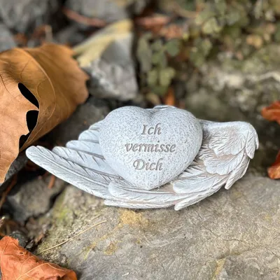 Produktbild von eberin · Friedhof Engelsflügel mit Gedenkherz/Trauerherz/Spruchherz/Grab Herz weiß mit Spruch Ich vermisse Dich