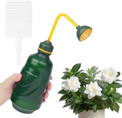 Immagine prodotto di Piccolo annaffiatoio verde da 450 ml per piante grasse, leggero e resistente