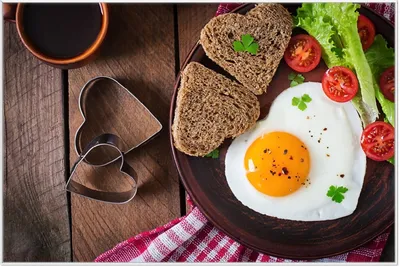 Produktbild von Wallario Wandbild Frühstück mit Liebe serviert, Größe: 61 x 91,50 cm, Poster mit weißem Aluminiumrahmen