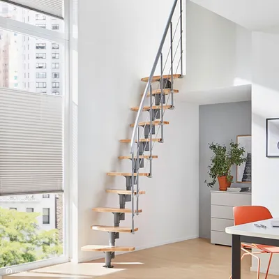 Produktbild von Mittelholmtreppe Intercon Alpha | Raumspartreppe mit 13 Stufen | Metallfarbe: Italo-Silber | Stufendesign: Buche natur