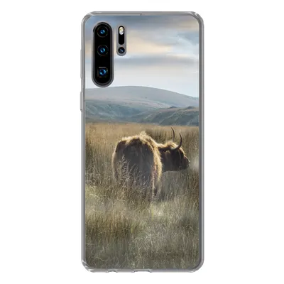 Produktbild von MuchoWow® Handyhülle Schutzhülle Hülle für Huawei P30 Pro Schottische Highlander - Nebel - Gras Silikon Softcase Handy Hülle - Schutzdeckel