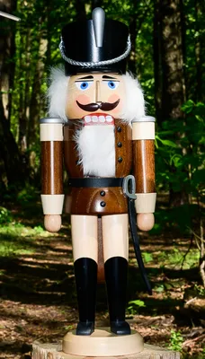 Produktbild von Husar lasiert braun (37cm) Nussknacker von Seiffener Volkskunst