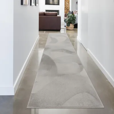 Immagine prodotto di Tappeto in pelliccia di coniglio grigia dall'aspetto elegante e morbido, con un fine luccichio, dimensioni moderne - 80 x 300 cm