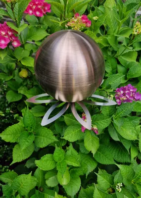 Produktbild von Blütenzauber Paris Rosenkugel 15 cm Edelstahl golden rose matt gebürstet Gartenstecker Deko mit Stab 80 cm
