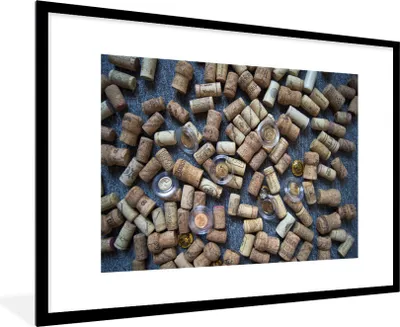 Produktbild von MuchoWow® Gerahmtes Poster Korken auf einem Haufen 90x60 cm - Poster mit Schwarzem Bilderrahmen Wandposter Rahmen Foto Bilder - Wanddekoration - Fotos