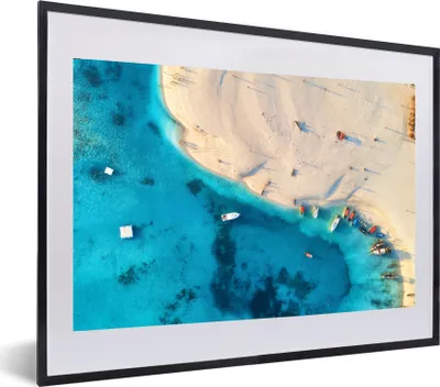 Produktbild von MuchoWow® MuchoWow® Gerahmtes Poster Strand - Boot - Meer 60x40 cm - Poster mit zchwarzem Bilderrahmen - Schlafzimmer - Plakat in Rahmen - Drucken