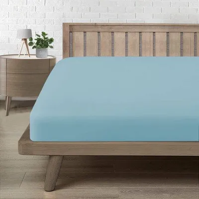 Imagen del producto de Sábana bajera elástica Unyqoos® Premium, 180 x 200 cm, azul claro, 100% microfibra, para colchones de hasta 30 cm de grosor, con goma elástica en todo el perímetro, de doble capa y antiarrugas