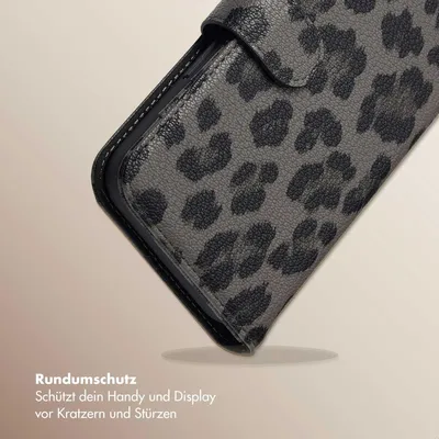 Produktbild von Selencia Sabi Klapphülle mit Leopardenmuster iPhone 14 / 13 - Midnight Black