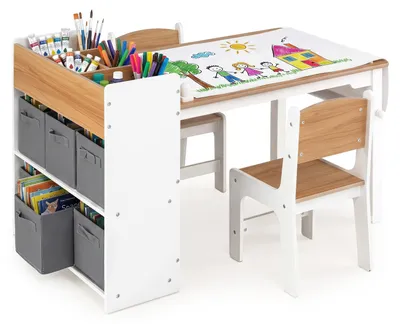 Zdjęcie produktu dla Stolik dziecięcy COSTWAY z 2 krzesełkami, 4 przegródkami, 6 koszami materiałowymi i rolką papieru, stolik do malowania dla dzieci, do pisania, zabawy i nauki, idealny do pokoju dziecięcego, kolor naturalny