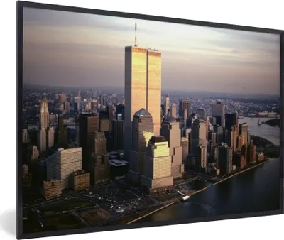 Produktbild von MuchoWow® MuchoWow® Gerahmtes Poster Luftaufnahme des World Trade Center in Manhattan über dem Hudson River in New York 60x40 cm - Poster mit zchwarzem Bilderrahmen - Printing - Wanddeko Schlafzimmer