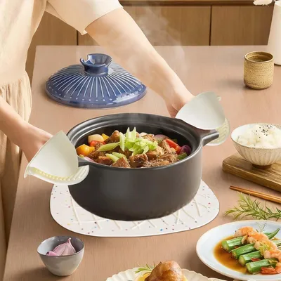 Produktbild von Silikon-Küchenhandschuh- und Topflappen-Set mit extra langen, hitzebeständigen Backofen- und Ofenhandschuhen, waschbar und rutschfest bis 230°, Topfhandschuhe zum Kochen und Backen, Beige