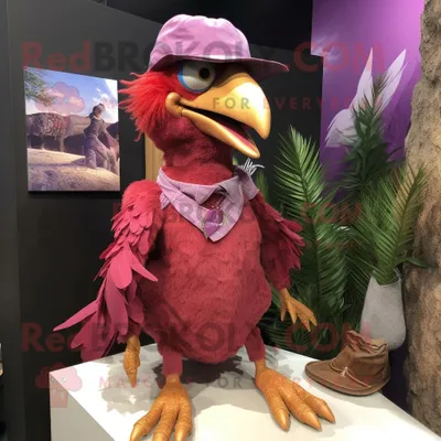 Imagen del producto de Personaje REDBROKOLY de traje de mascota Archaeopteryx magenta vestido con una camiseta henley y pañuelos de bolsillo