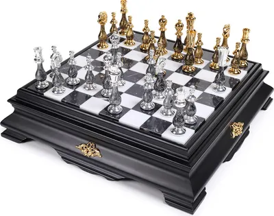 Immagine prodotto di Set Di Scacchi Italiano In Ottone/Legno Oro/Argento Fantasy 10 Cm + Scacchiera In Marmo/Legno Bianca 46