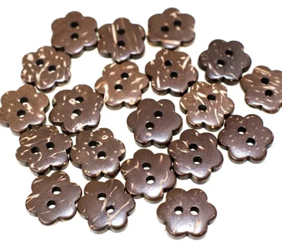 Produktbild von 20 Holzknöpfe 13x15mm, 2-Loch, Motiv Kokos Blume Blüte, braun