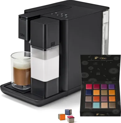 Produktbild von Tchibo Qbo MILK MASTER Premium Kapselmaschine inkl. 16 recyclebare Qbo Kapseln für Cappuccino, Espresso, Caffè Crema, Milchschaum auf Knopfdruck mit abnehmbarem Milchtank 300ml, Velvet Black