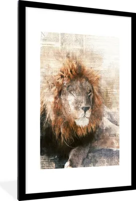Produktbild von MuchoWow® MuchoWow® Gerahmtes Poster Löwe - Rauchen - Zeitung 60x90 cm - Poster mit zchwarzem Bilderrahmen - Dekoration - Wandposter Wohnzimmer - Hochwertig