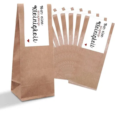 Produktbild von 10 kleine braune Geschenktüten + Pergamin-Einlage; Papiertüten + Aufkleber Sticker EINE KLITZEKLEINE KLEINIGKEIT in rot weiß (7 x 20,5 x 4 cm) schwarz Weihnachten Weihnachtstüten KundengeschenkeRot-Weiß kariertes Herz