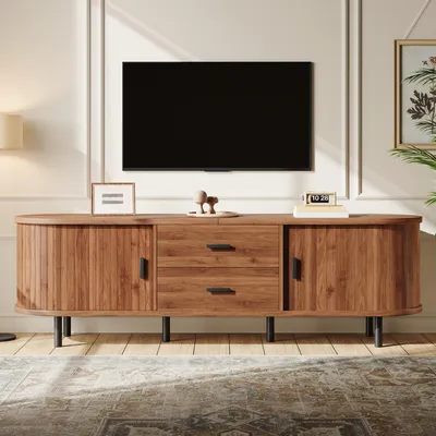 Obrázok produktu pre TV komoda Merax s posuvnými dvierkami, 160 cm, televízny stolík s 2 zásuvkami, vertikálna drevená štruktúra, čierne kovové nožičky, TV skrinka do obývačky, orech